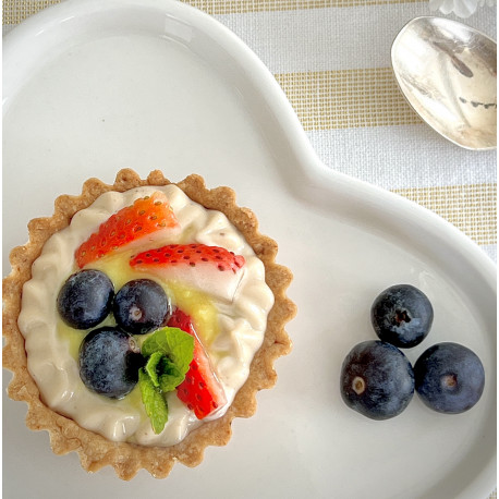Crisp gluten-free tart shell filled with creamy cashew