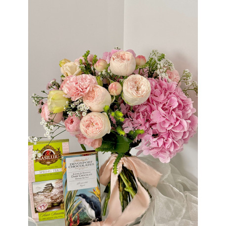 Blush Embrace – Mother’s Day Gift Set